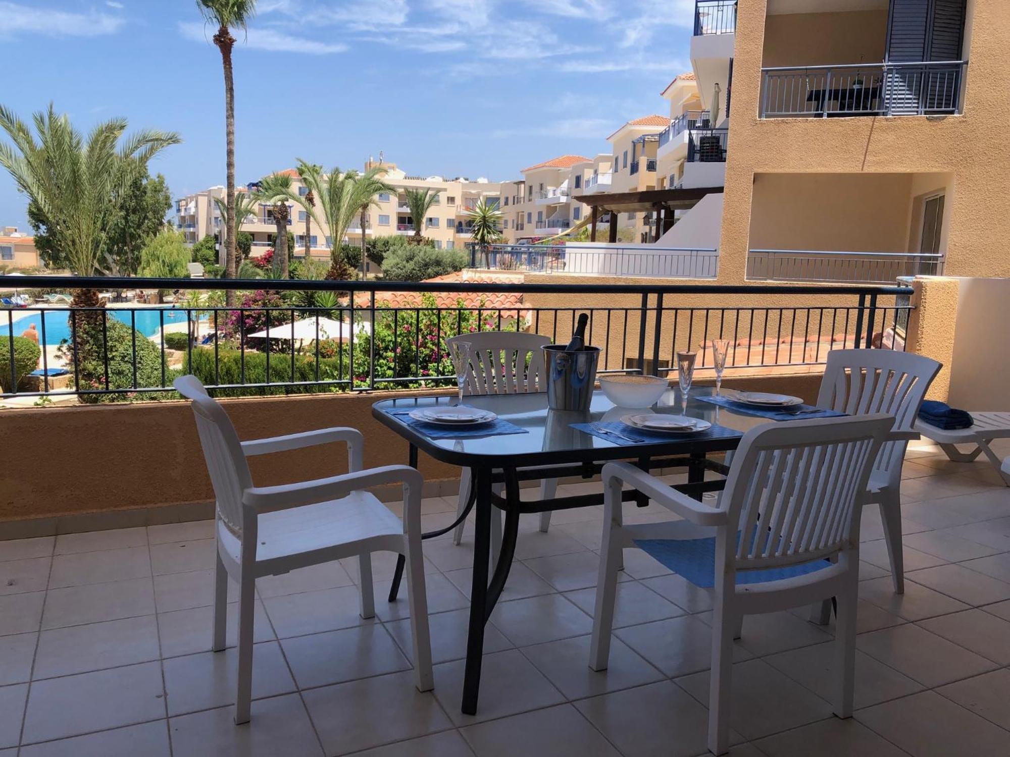 Kings Palace - Stylish 2 Bed Apartment With Sea Views Пафос Екстериор снимка