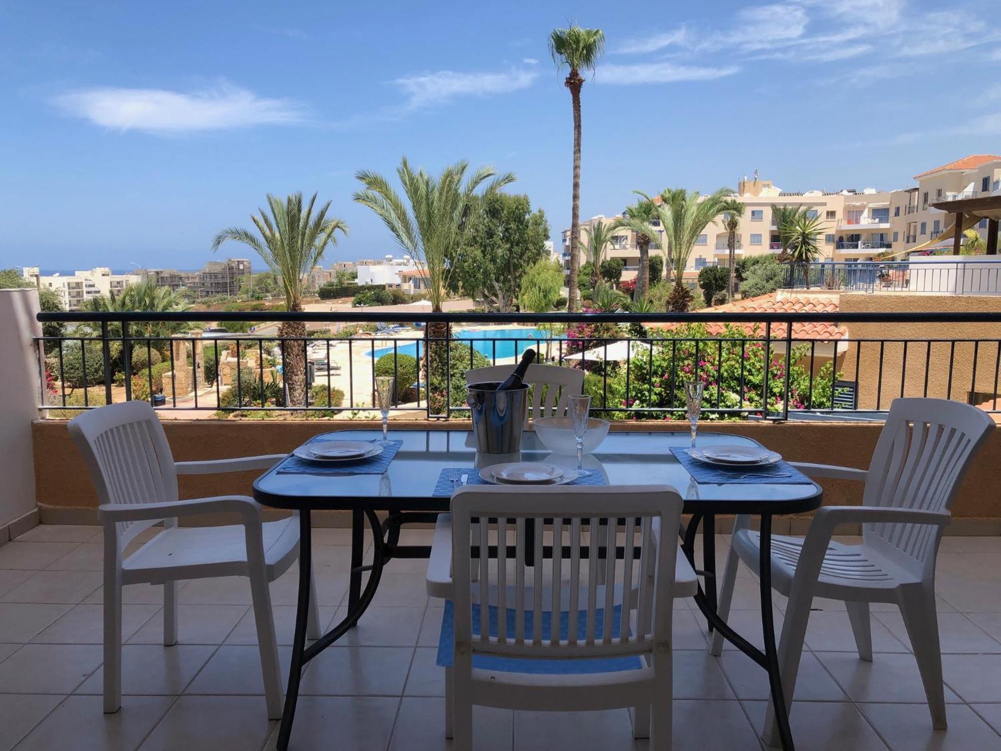 Kings Palace - Stylish 2 Bed Apartment With Sea Views Пафос Екстериор снимка