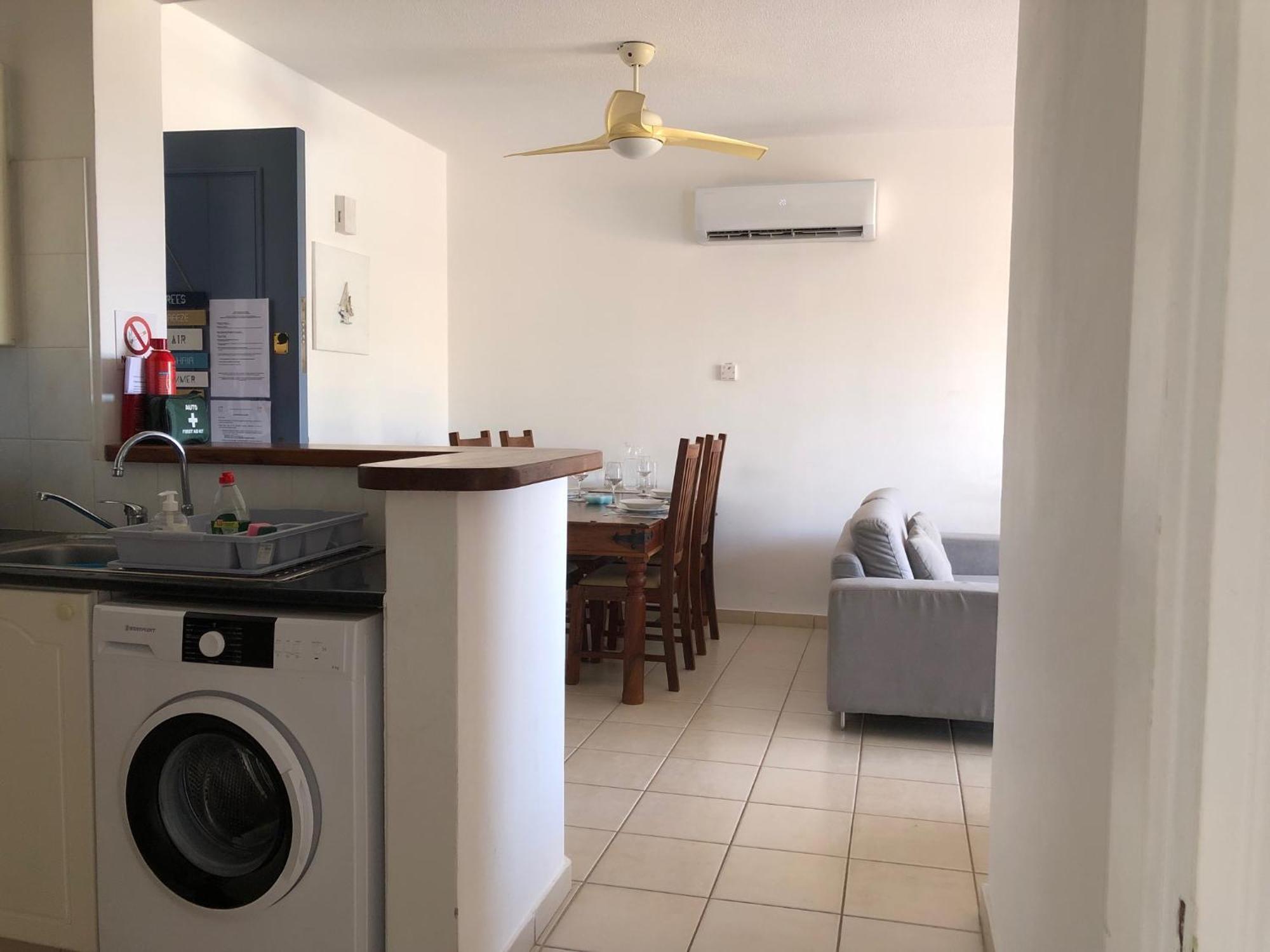 Kings Palace - Stylish 2 Bed Apartment With Sea Views Пафос Екстериор снимка