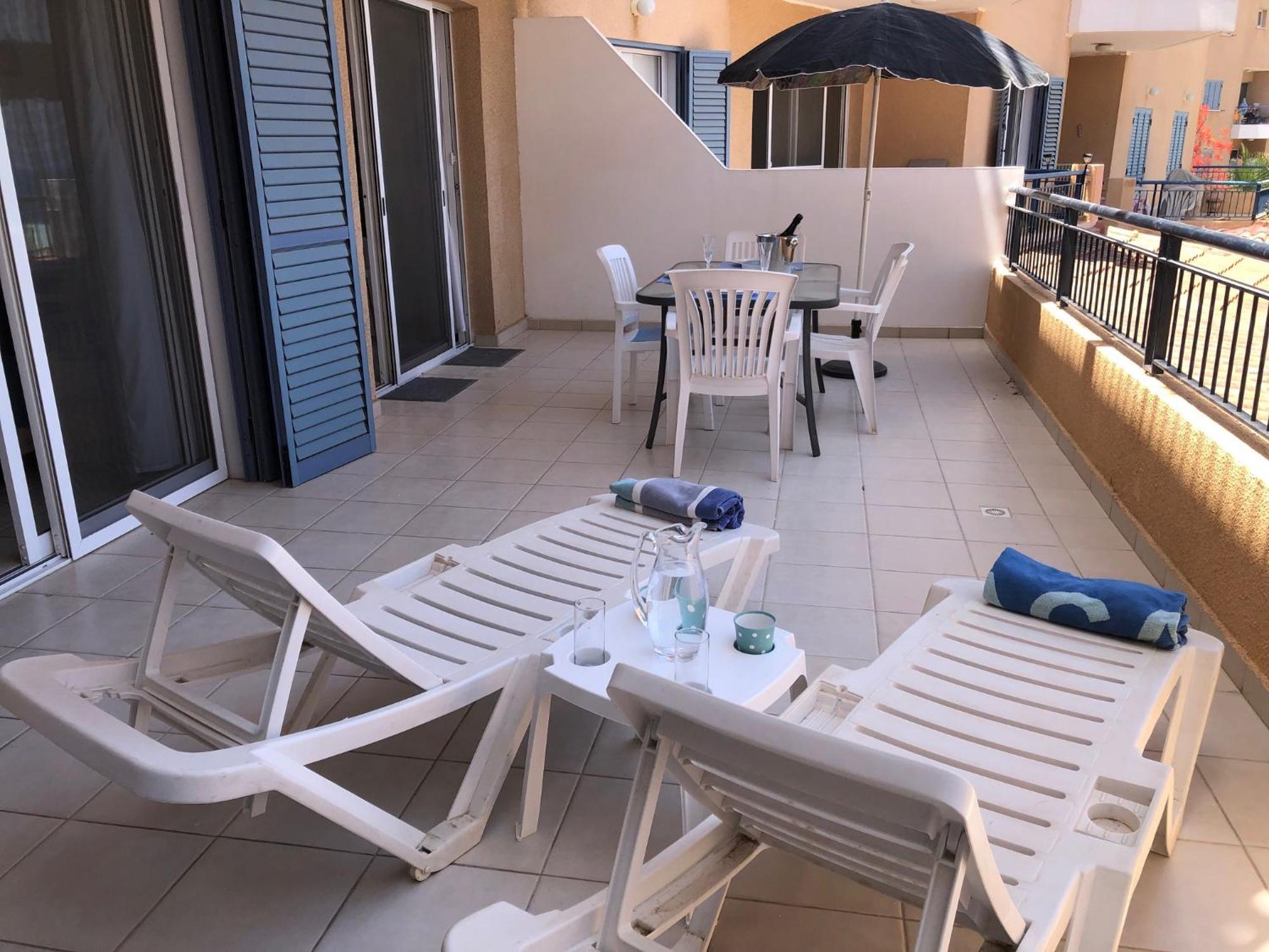 Kings Palace - Stylish 2 Bed Apartment With Sea Views Пафос Екстериор снимка