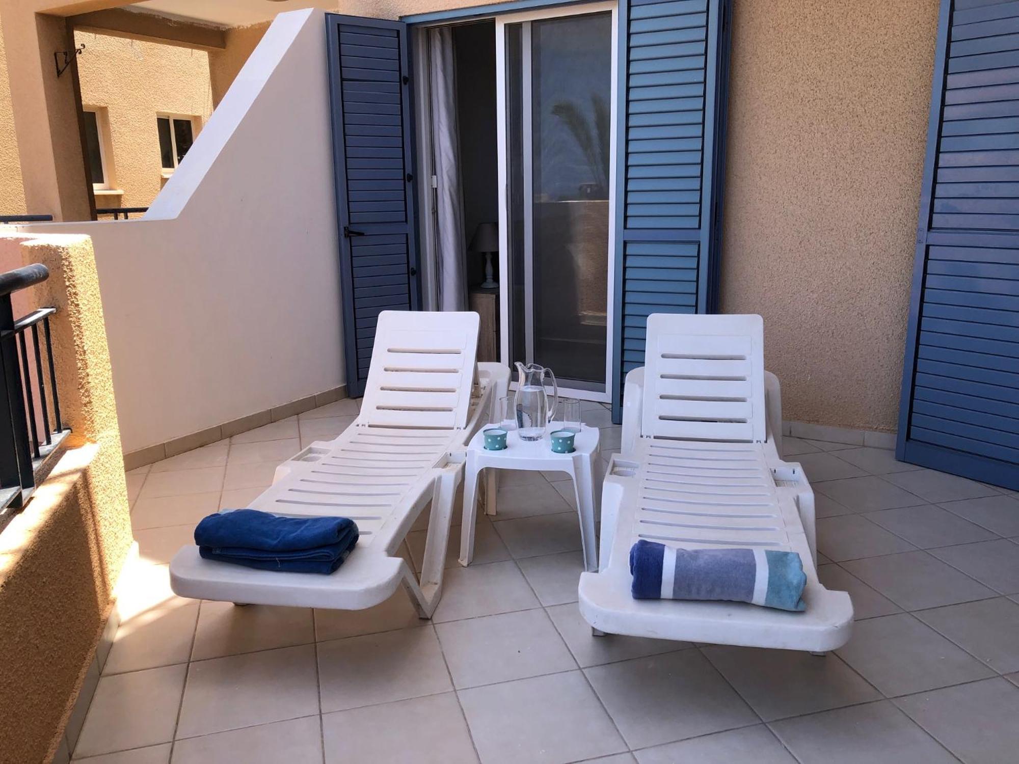 Kings Palace - Stylish 2 Bed Apartment With Sea Views Пафос Екстериор снимка