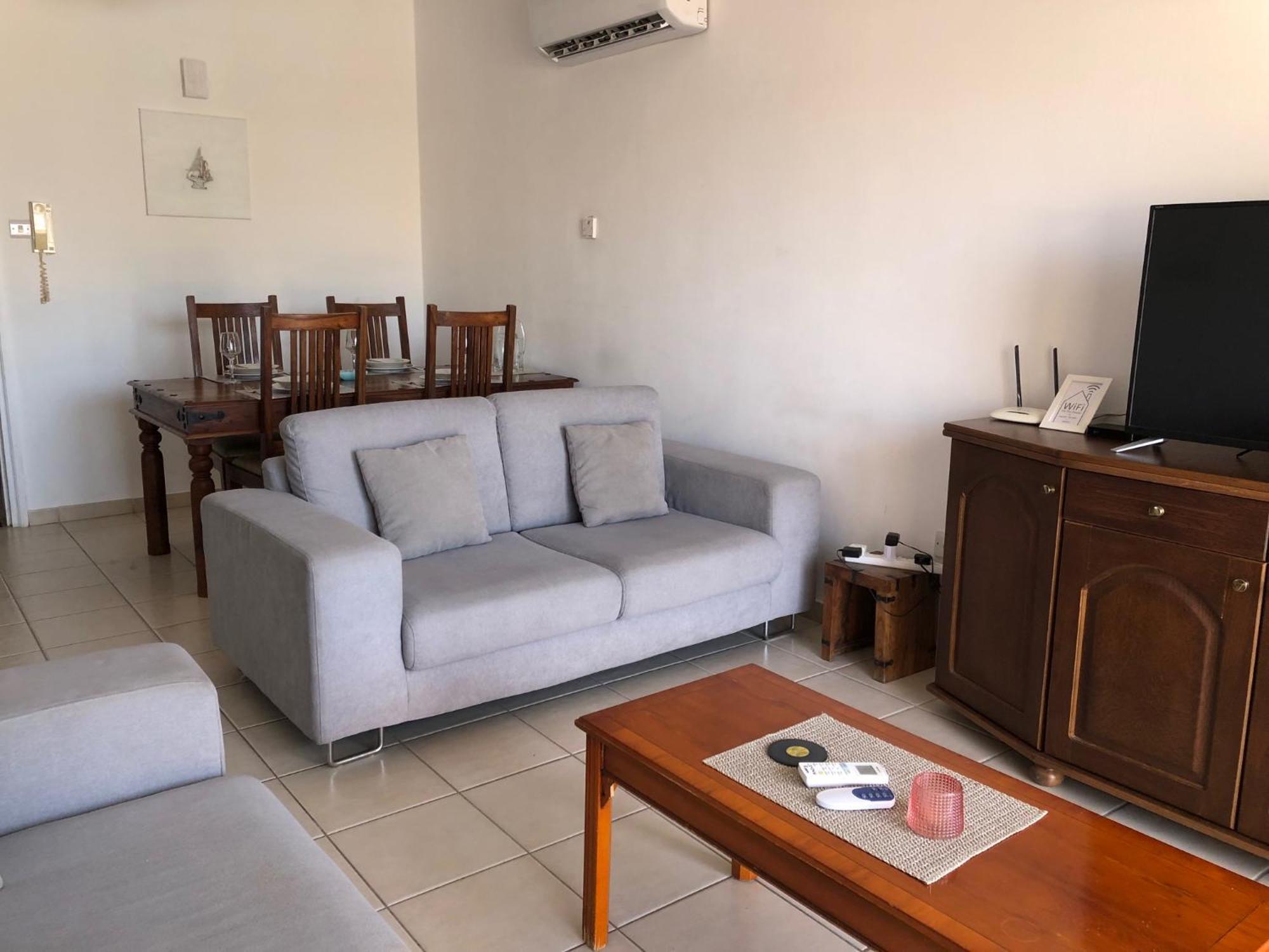 Kings Palace - Stylish 2 Bed Apartment With Sea Views Пафос Екстериор снимка