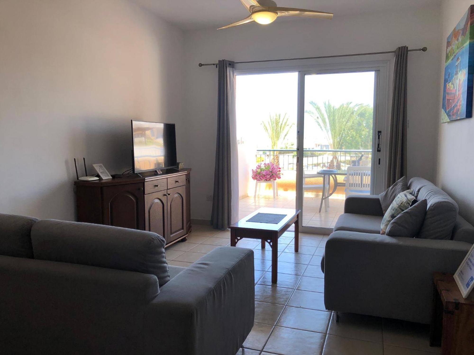 Kings Palace - Stylish 2 Bed Apartment With Sea Views Пафос Екстериор снимка