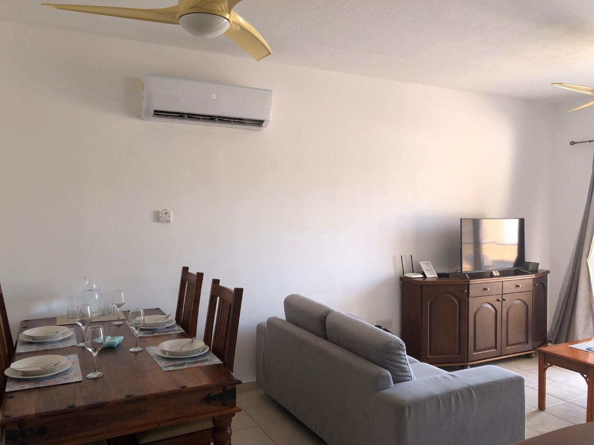 Kings Palace - Stylish 2 Bed Apartment With Sea Views Пафос Екстериор снимка